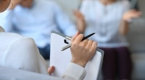 Terapeuta e um casal